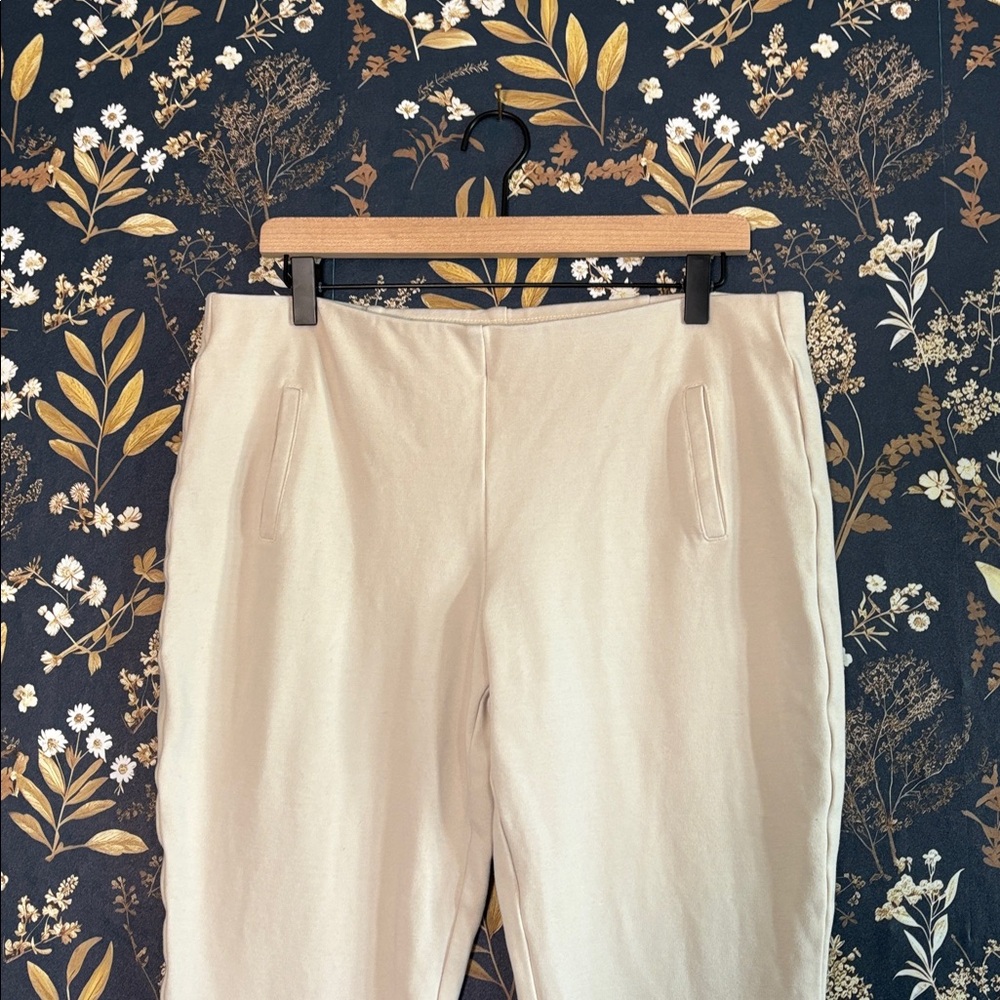 Chico's Cream Pull-On Ankle Pants Size 1.5 - Picture 2 of 9